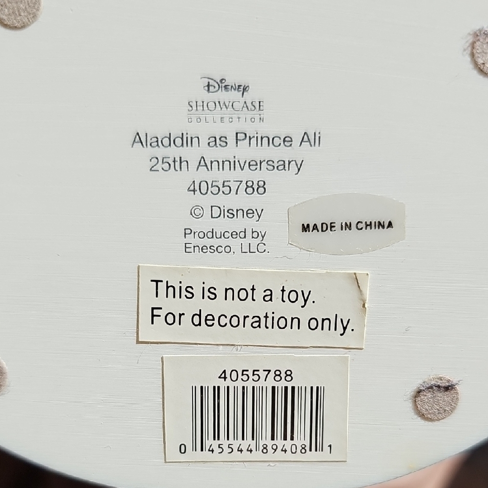 Disneys Aladdin Couture De Force - Picture 3 of 4